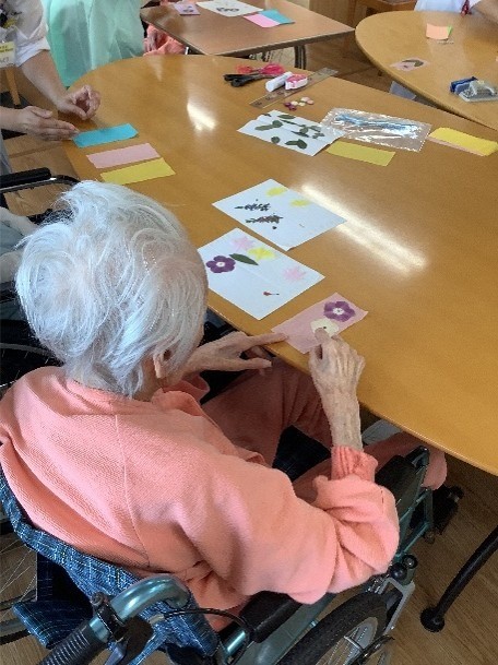 秋のゆうゆう会～栞作り